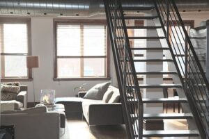 Trasformare un Vecchio Appartamento in un Moderno Loft: Guida alla Ristrutturazione